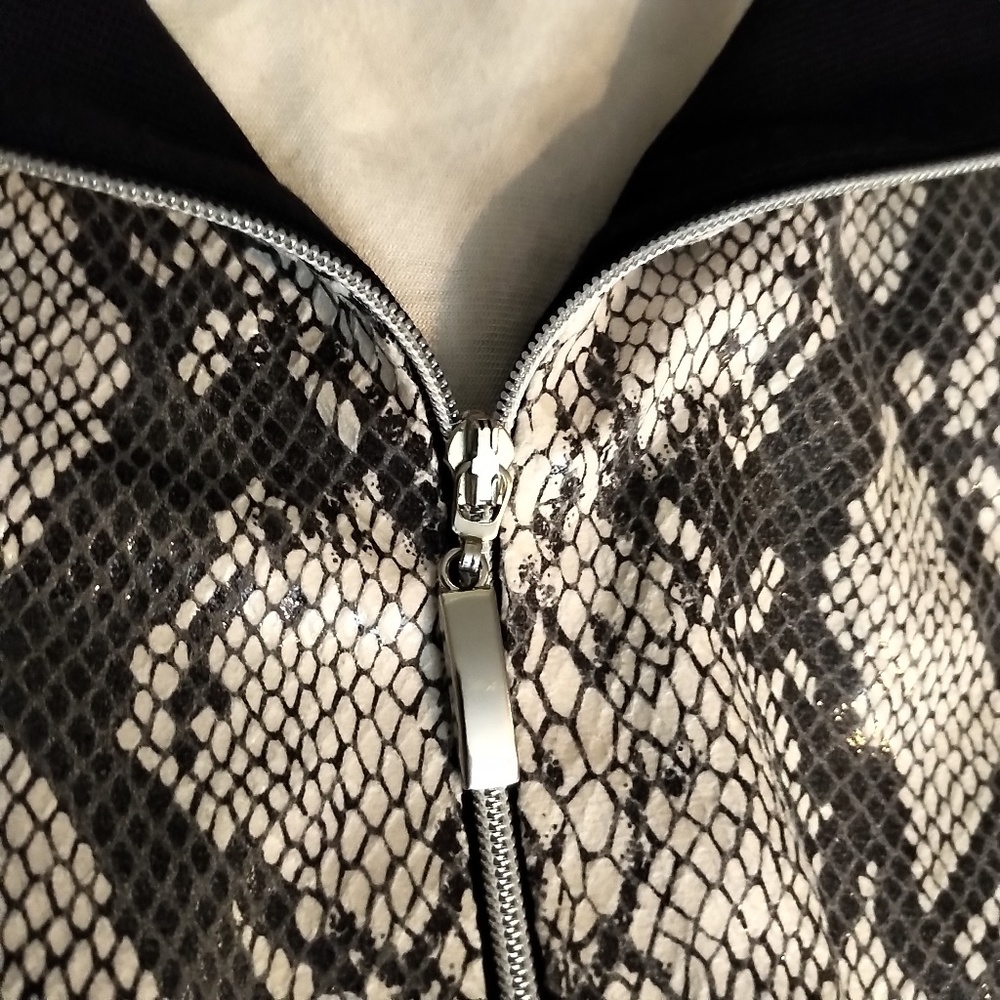 Exclusively Misook Snakeskin Textured Jacket L - Picture 6 of 6